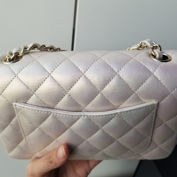 Authentic new Chanel mini single flap bag seashell irridescent 2020 lambskin - Picture 8 of 14